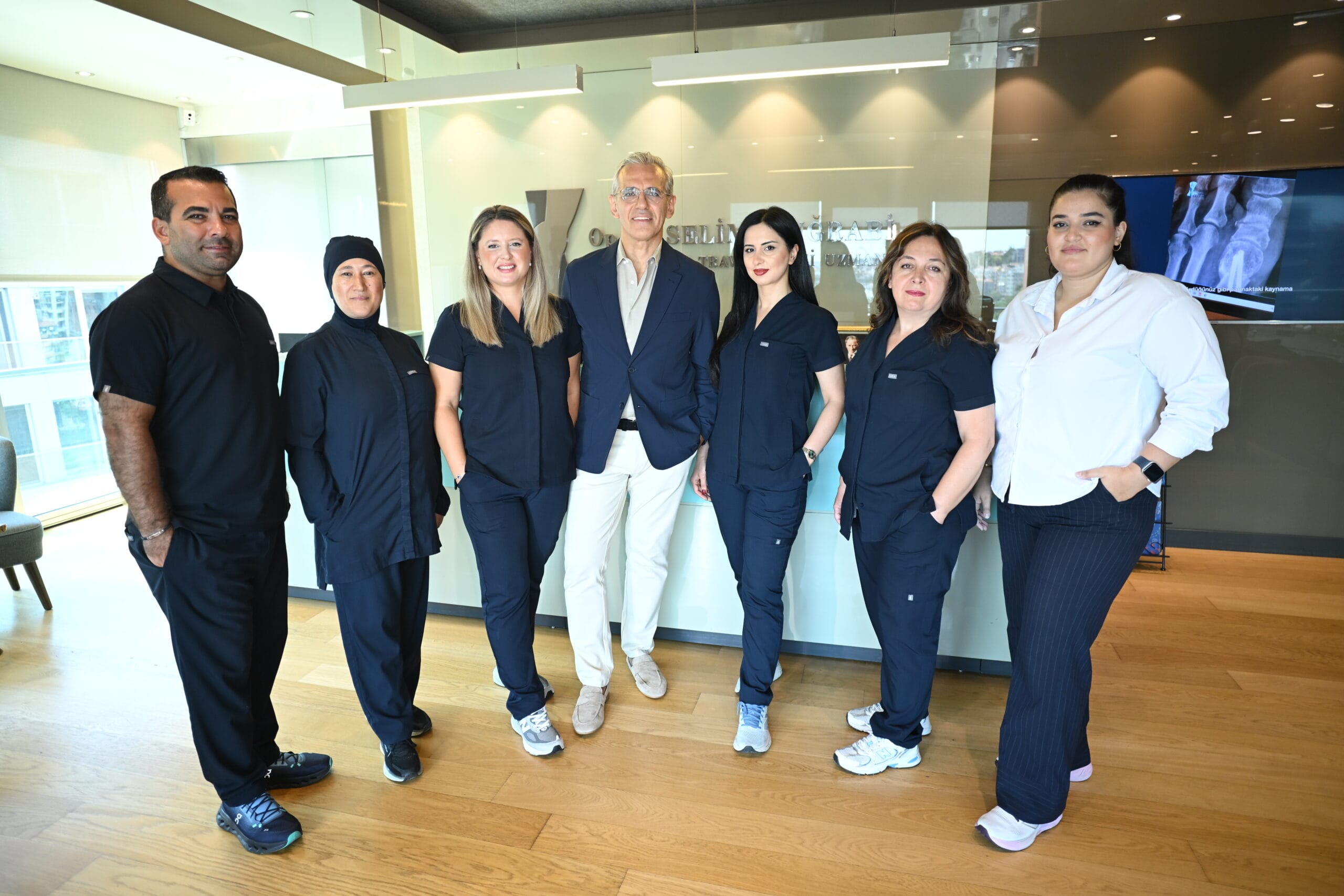Op.Dr .Selim Mugrabi Klinik Ekibi scaled